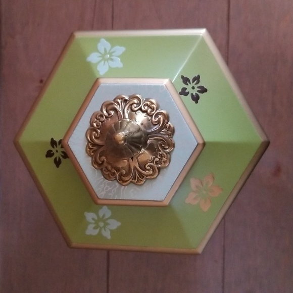 Raymond Waites for Toyo Decorative Footed Box - Picture 3 of 13